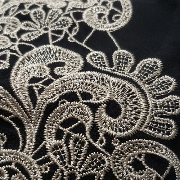 Lace embellished peplum top - Picture 6 of 7